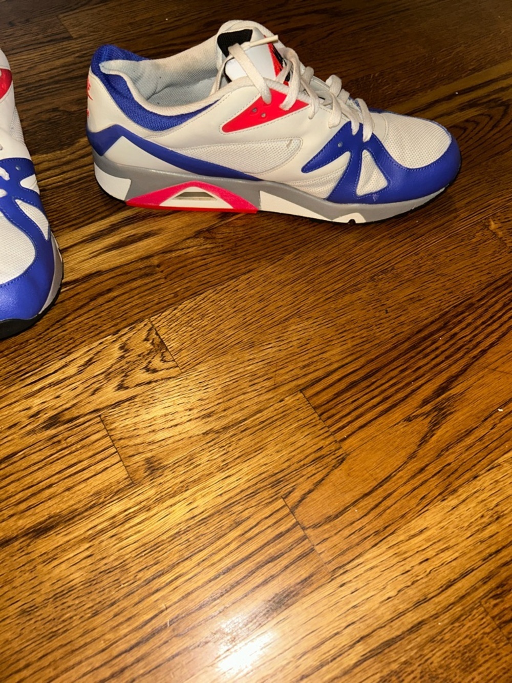 Nike Men’s Athletic Shoes White Black Royal Blue with Pink Accent Size 13 - Picture 3 of 7